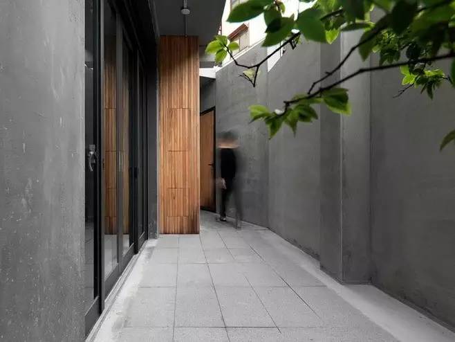 水泥墻樸素寂靜的美，庭院設(shè)計(jì)