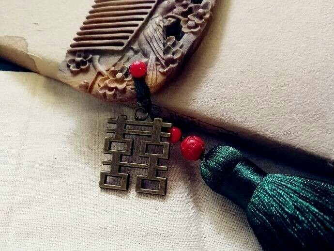 一組古風(fēng)梳子飾品，品味古典韻味之美