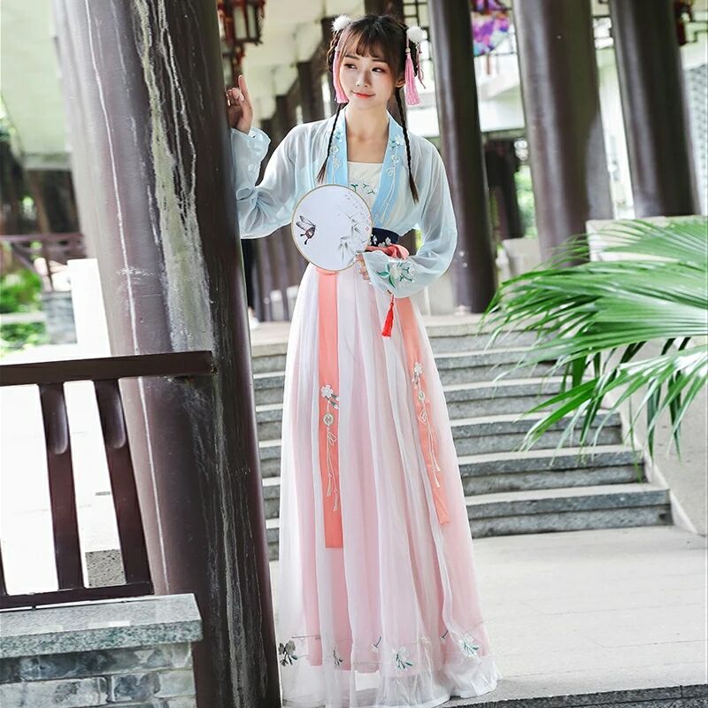復(fù)古中國(guó)風(fēng)長(zhǎng)袖漢服，仙女襦裙繡花漢服圖片