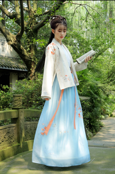 傳統(tǒng)漢服褙子褶裙，宋制繡花楓葉裙