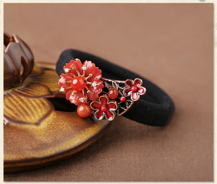 紅色扎頭發(fā)發(fā)圈，嬌艷氣質(zhì)時(shí)尚頭飾