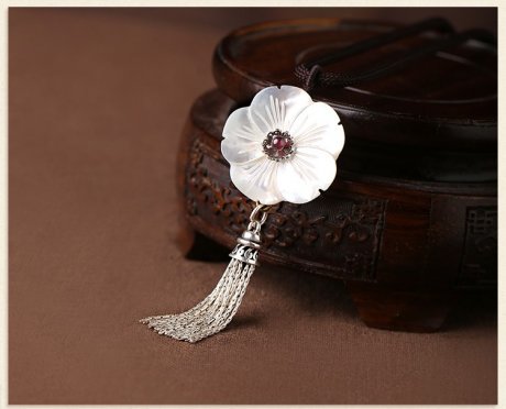 貝殼花復(fù)古鎖骨鏈，銀流蘇花朵項(xiàng)鏈?zhǔn)罪? /></a></div>
		<div   id=