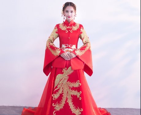 金色鳳凰刺繡新娘結(jié)婚禮服，奢華拖尾中式禮服
