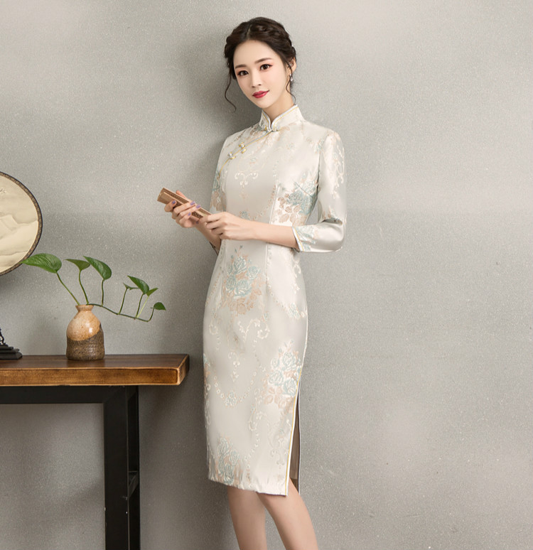 清新淡雅繡花旗袍，中袖優(yōu)雅旗袍裙