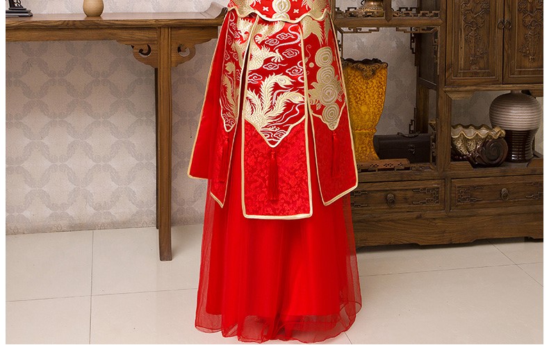 紅色龍鳳褂中式禮服，唯美新娘結(jié)婚禮服