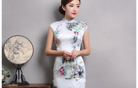 白色鄉(xiāng)墨印花旗袍，短袖真絲旗袍裙