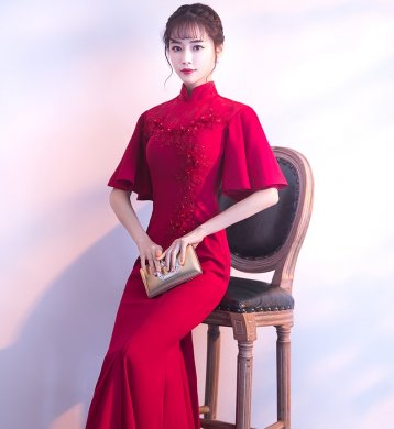 時(shí)尚喇叭袖口中式禮服，立體花朵魚(yú)尾晚禮服