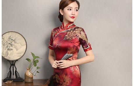 紅色復(fù)古風(fēng)情旗袍，短袖印花旗袍裙