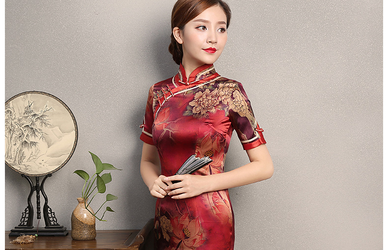 紅色復(fù)古風(fēng)情旗袍，短袖印花旗袍裙