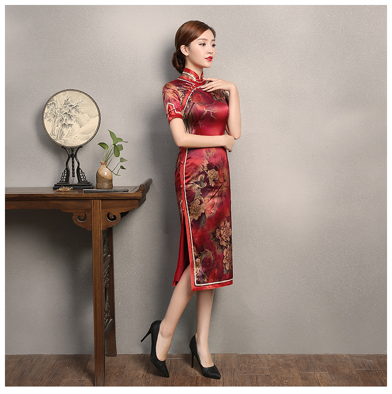 紅色復(fù)古風(fēng)情旗袍，短袖印花旗袍裙