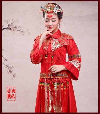 中國傳統(tǒng)式新娘禮服，鳳冠霞帔中式禮服