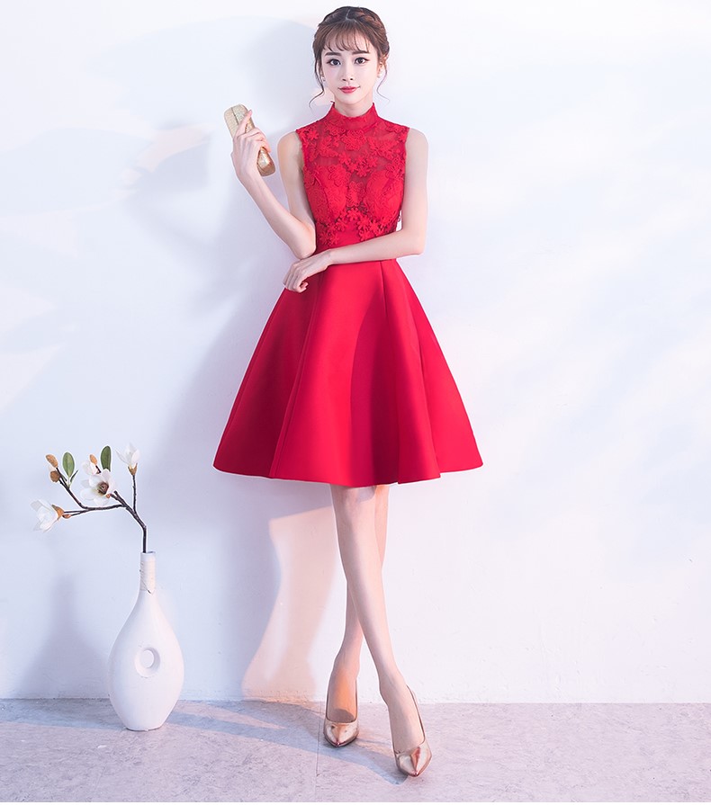 時(shí)尚無(wú)袖中式禮服，蕾絲繡花短款晚禮服