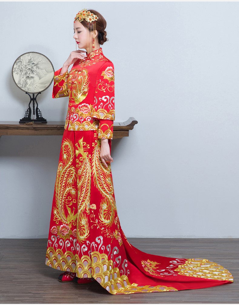 時(shí)尚中國(guó)風(fēng)拖尾中式禮服，金線刺繡新娘禮服