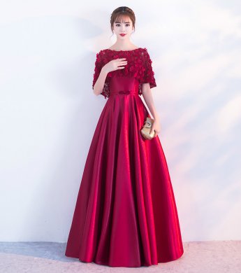 時尚中國風中式禮服，紅色蕾絲花朵晚禮服