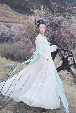 大擺繡花齊胸襦裙，漢服