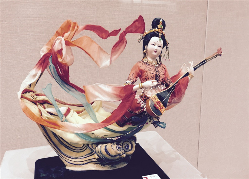 中國(guó)傳統(tǒng)工藝品，絹人