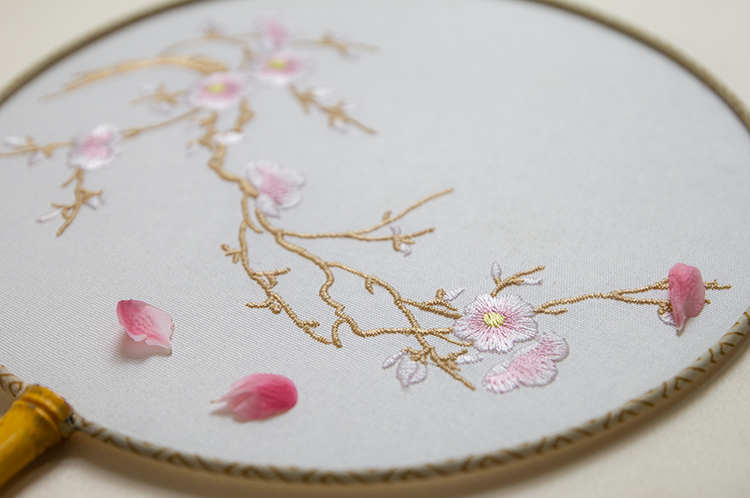 清新桃花刺繡團(tuán)扇，粉色韻味繡花宮扇工藝扇子