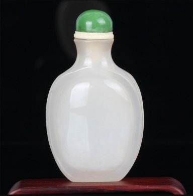 瑪瑙鼻煙壺，韻味自然成景