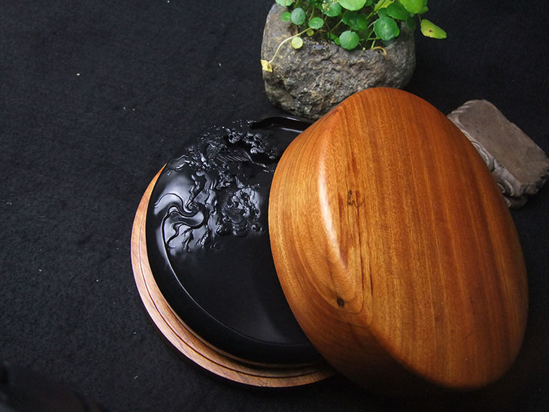 歙硯雕刻精致山水硯臺(tái)，精品老坑龍尾硯