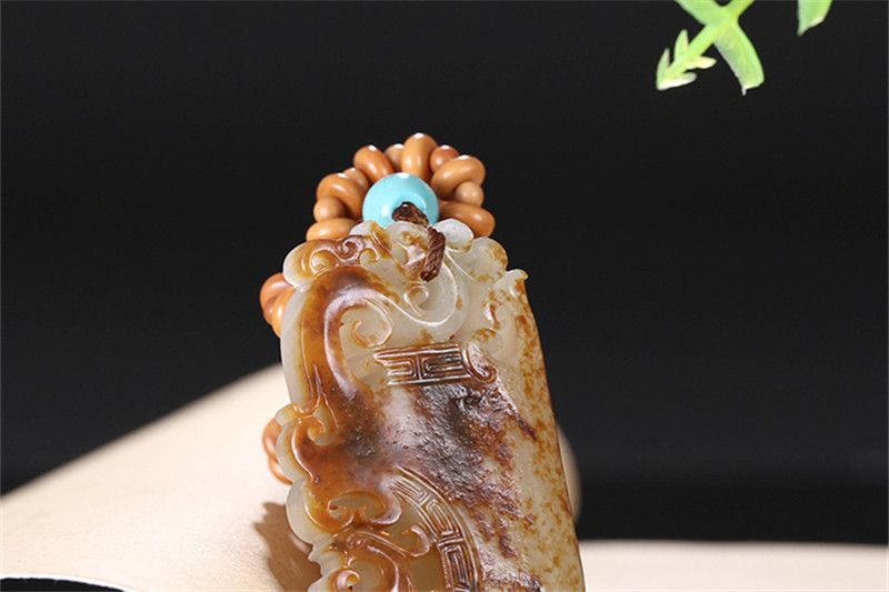 龍鳳圖騰雕刻和田玉，羊脂玉籽料掛件