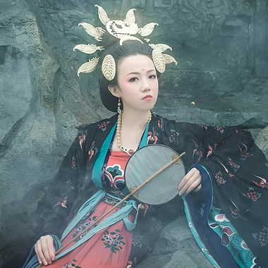 精致古典女生真人頭像，持扇古風(fēng)頭像