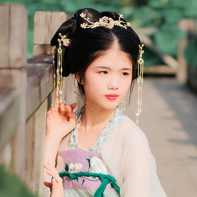 荷香滿溢女生頭像，持扇古風(fēng)頭像