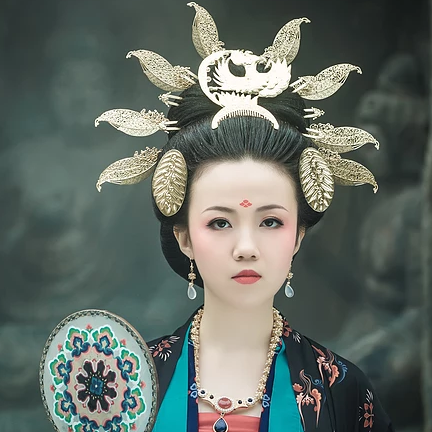 精致古典女生真人頭像，持扇古風(fēng)頭像