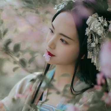 花香滿溢女生頭像，唯美古風(fēng)真人頭像