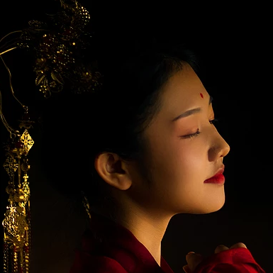 驚艷紅衣女生頭像，唯美古風(fēng)真人頭像