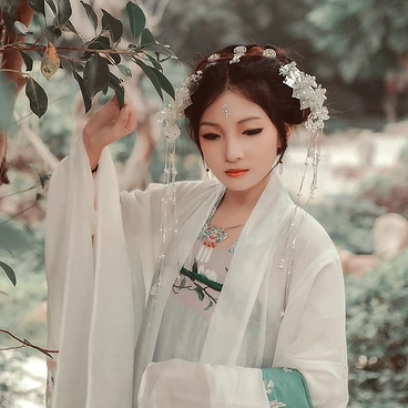 春風撲面女生頭像，唯美古風真人頭像