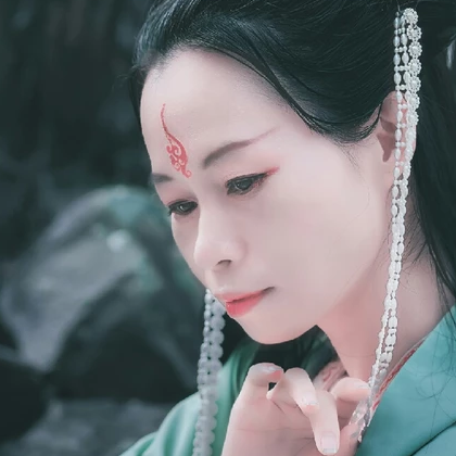 蓮花花開女生頭像，唯美古風(fēng)真人頭像