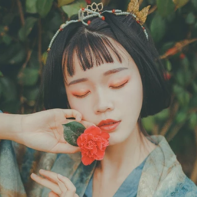 山茶花開女生頭像，唯美古風(fēng)真人頭像