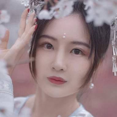 櫻落紛飛帶傘女生頭像，唯美古風(fēng)真人頭像