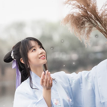 風(fēng)花雪月帶傘女生頭像，唯美古風(fēng)真人頭像