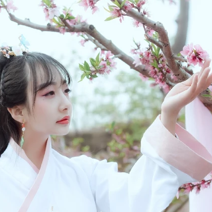 粉紅少女帶團(tuán)扇女生頭像，唯美古風(fēng)真人頭像