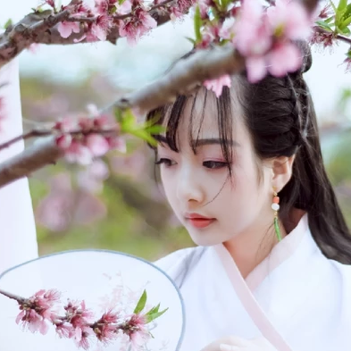 粉紅少女帶團(tuán)扇女生頭像，唯美古風(fēng)真人頭像
