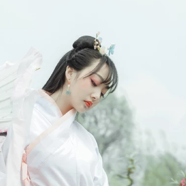 粉紅少女帶團(tuán)扇女生頭像，唯美古風(fēng)真人頭像