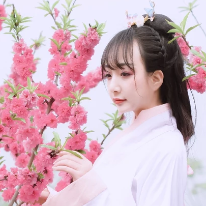 粉紅少女帶團扇女生頭像，唯美古風(fēng)真人頭像