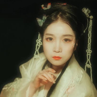 月夜蓮燈女生頭像，唯美古風(fēng)真人頭像