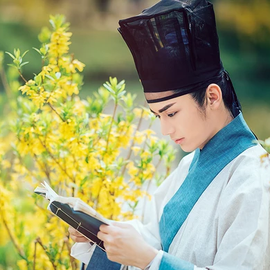 書生賞花游玩男生頭像，唯美古風(fēng)真人頭像