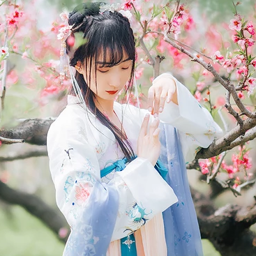 清新桃花女生頭像，唯美古風(fēng)真人頭像