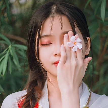 清新淑女持團(tuán)扇女生頭像，唯美古風(fēng)真人頭像