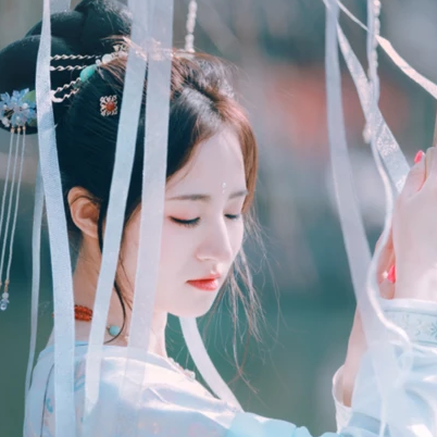 淡雅清新帶團(tuán)扇女生頭像，唯美古風(fēng)真人頭像
