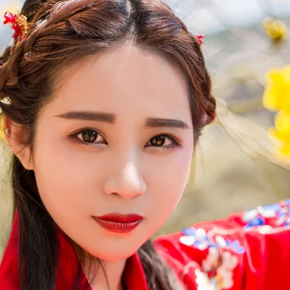 嬌艷花朵紅衣女生頭像，唯美古風(fēng)真人頭像