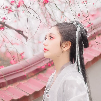 滿溢花香文藝女生頭像，唯美古風(fēng)真人頭像