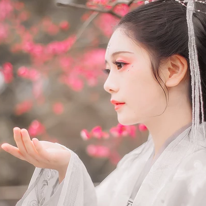 滿溢花香文藝女生頭像，唯美古風(fēng)真人頭像