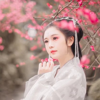 滿溢花香文藝女生頭像，唯美古風(fēng)真人頭像