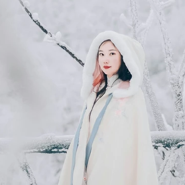 白雪紛飛女生頭像，唯美古風(fēng)真人頭像