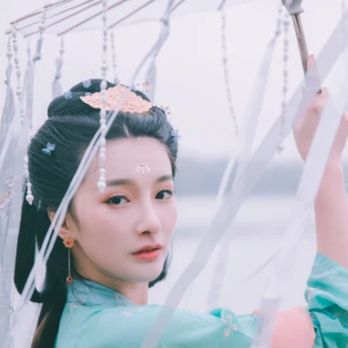 優(yōu)雅持傘女生頭像，唯美古風(fēng)真人頭像