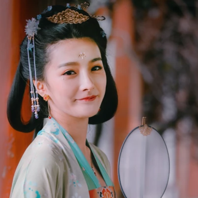 優(yōu)雅持傘女生頭像，唯美古風(fēng)真人頭像